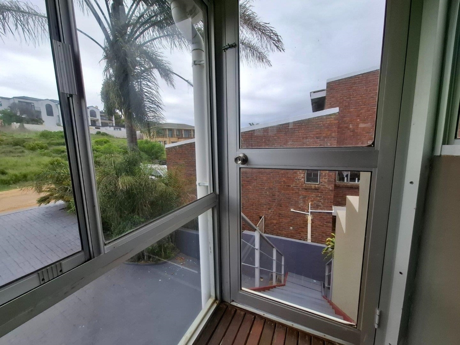 4 Bedroom Property for Sale in Wavecrest Eastern Cape